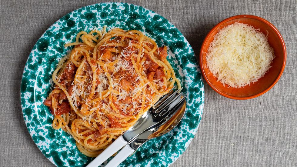 Spaghetti with Tomatoes, Guanciale and Onion - Sale&Pepe